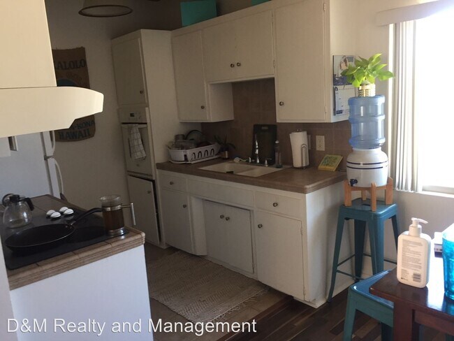 Building Photo - 5252-5274 La Jolla Mesa Dr