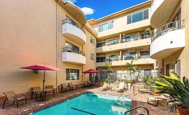 Building Photo - 1221 Kings Rd