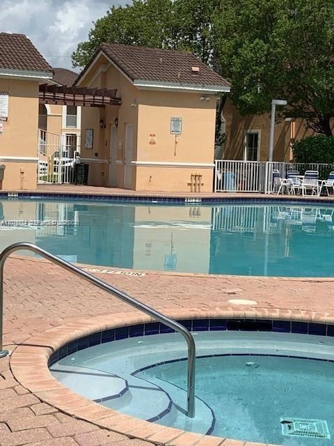 Foto del edificio - 7100 NW 177th St