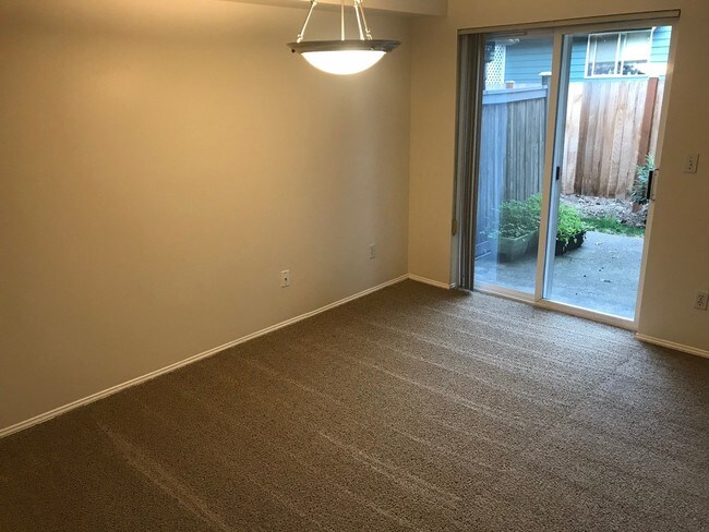 Foto del edificio - Large Mountlake Terrace Townhouse