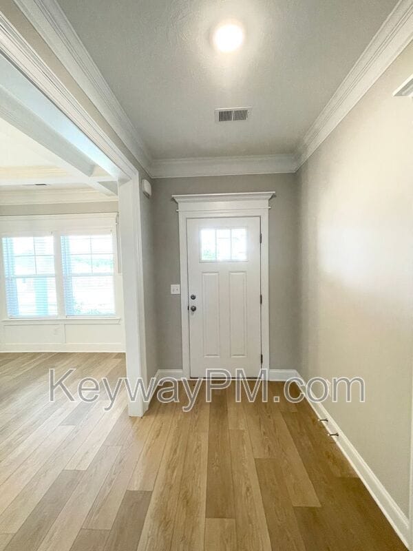Building Photo - 410 Longford St