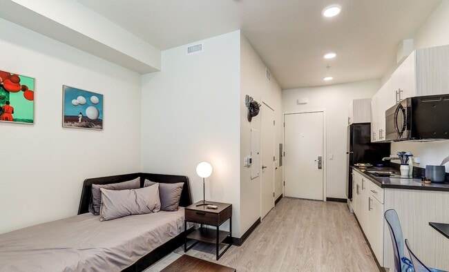 Building Photo - 4252 Crenshaw