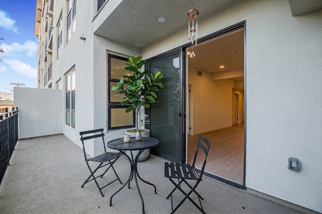 Foto del edificio - 856 S Gramercy Dr