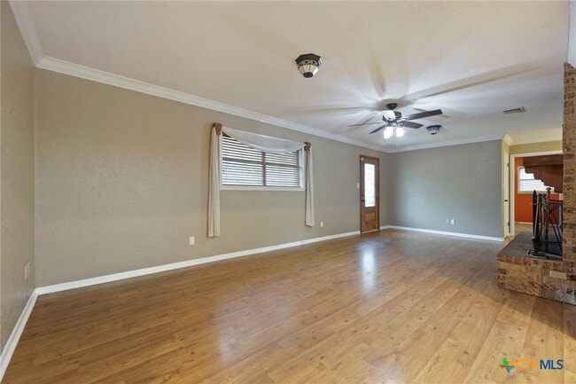 Building Photo - 216 Parkview Dr