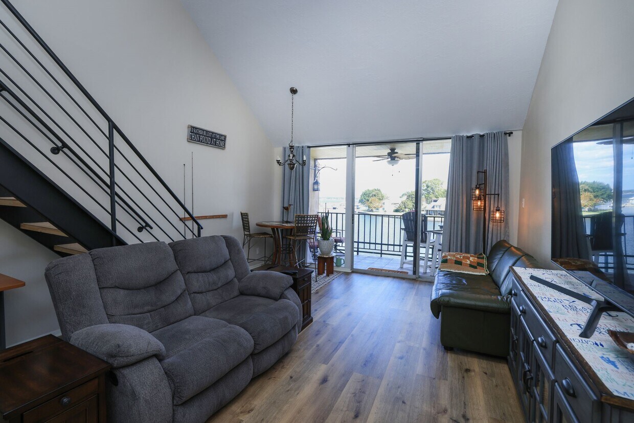 Foto principal - 12600 Melville Dr