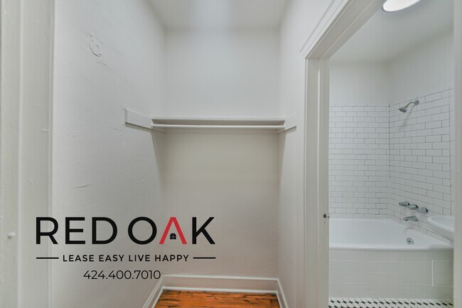 Foto del edificio - Vintage-Inspired Studio Featuring Hardwood...