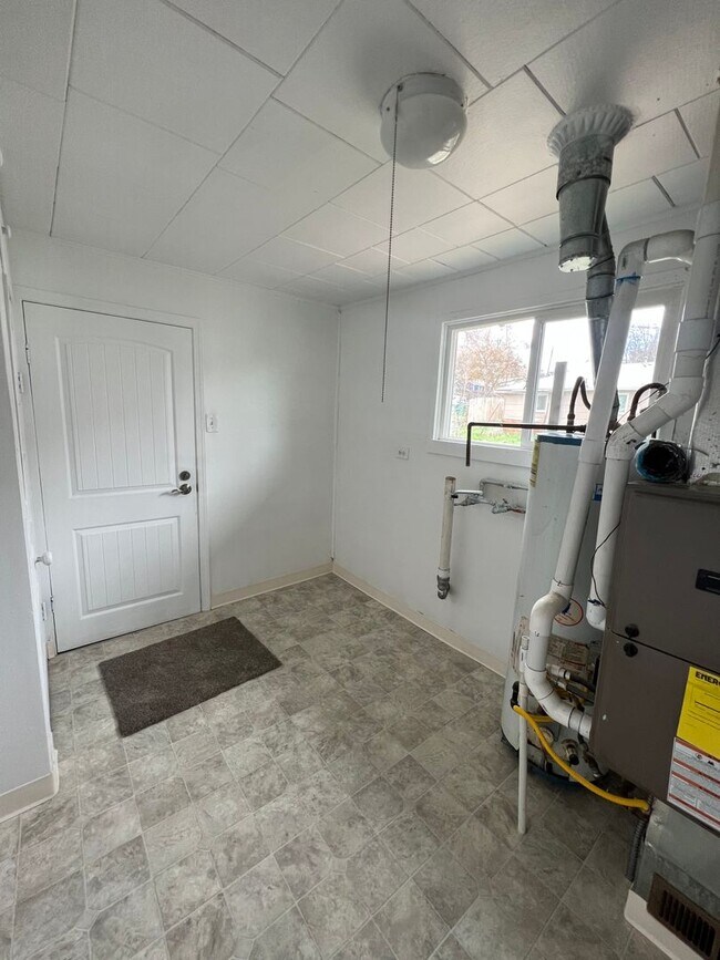 Foto del edificio - 3 bedroom 1 bath