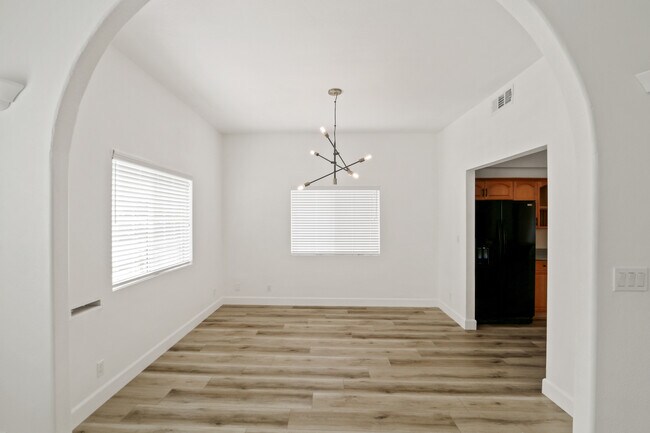 dining area - 5323 Keniston Ave