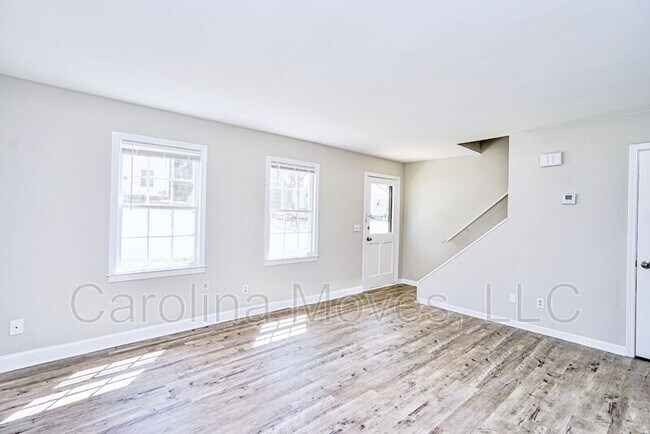 Building Photo - 144 Pine Creek Court Ext