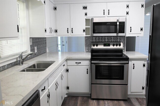Building Photo - 478 Cedar Ln