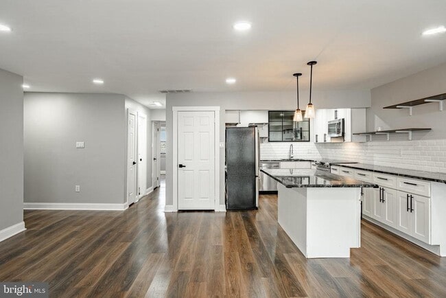 Building Photo - 239 Smallwood Ct