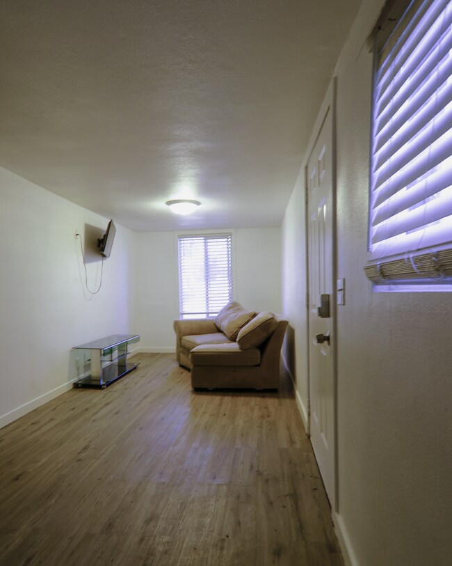 Foto del edificio - 12238 Lake Blvd