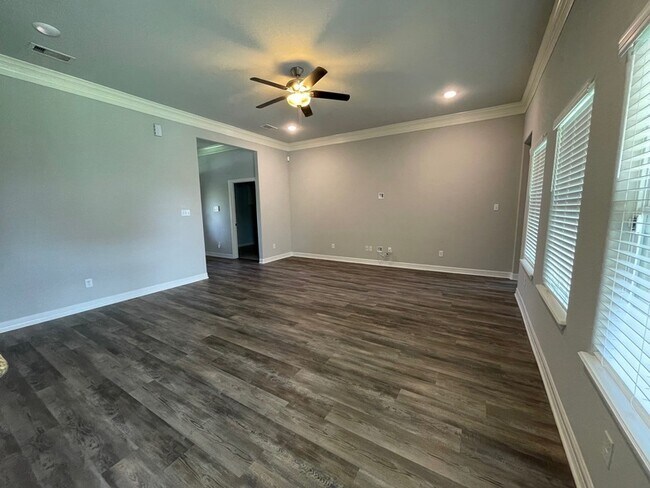 Building Photo - 107 Freedom