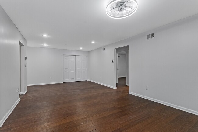 Foto del edificio - 56 Maple Ln