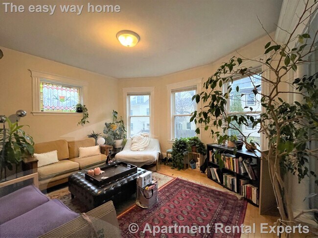 Building Photo - 32 Chatham St