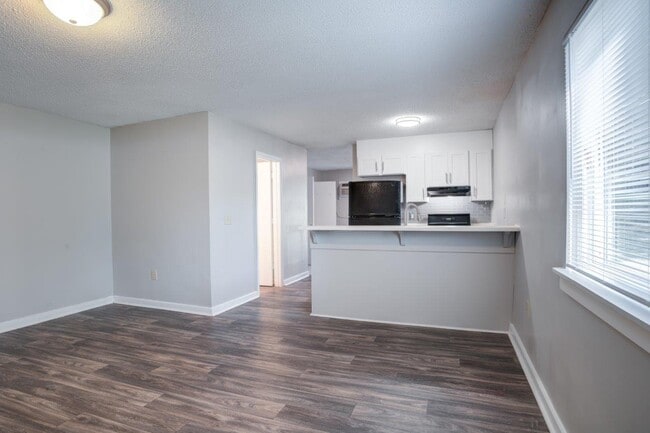 Building Photo - 1022 West Apartment Homes