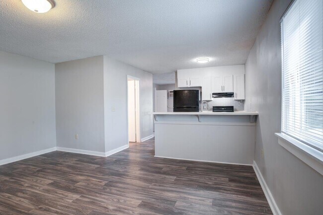 Foto del edificio - 1022 West Apartment Homes