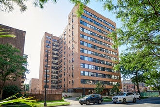 Building Photo - 6118 N Sheridan Rd