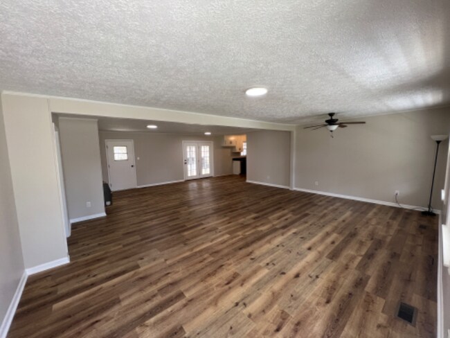 Foto del edificio - 2840 Shady Ln W