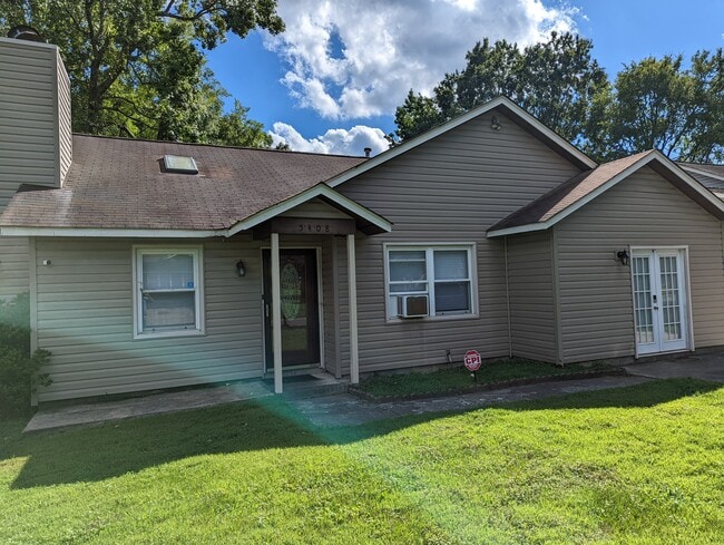 Building Photo - 5408 Amado St