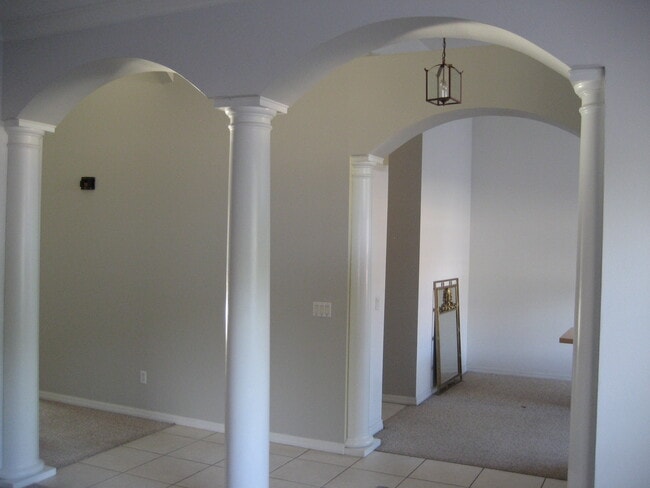 Entry - 3924 Hollow Crossing Dr House