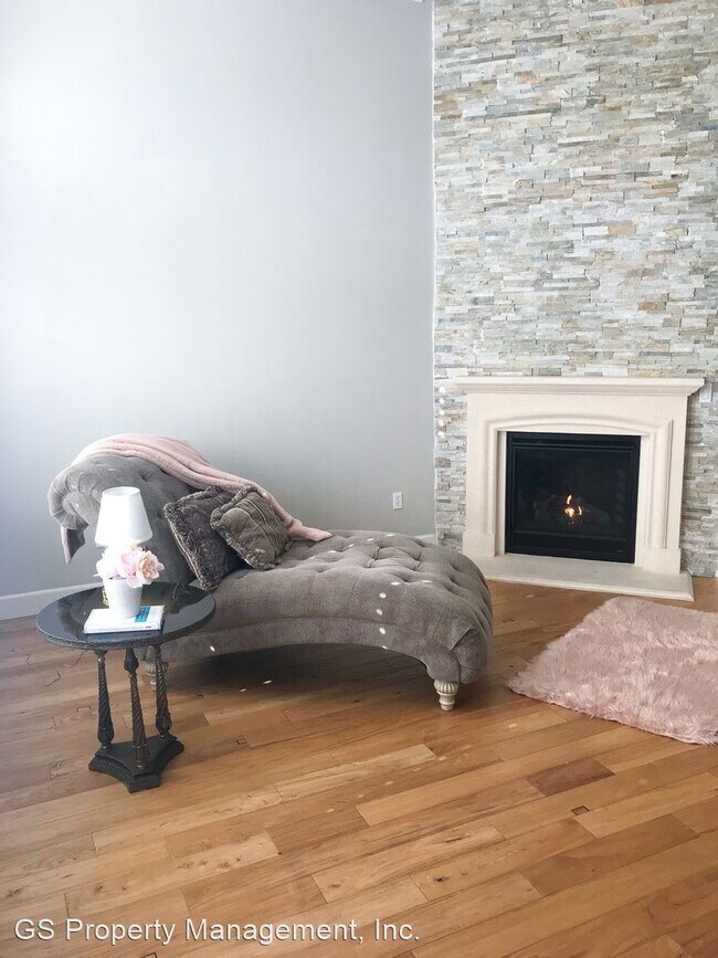 Building Photo - 3 br, 2.5 bath House - 349 Esfahan Court
