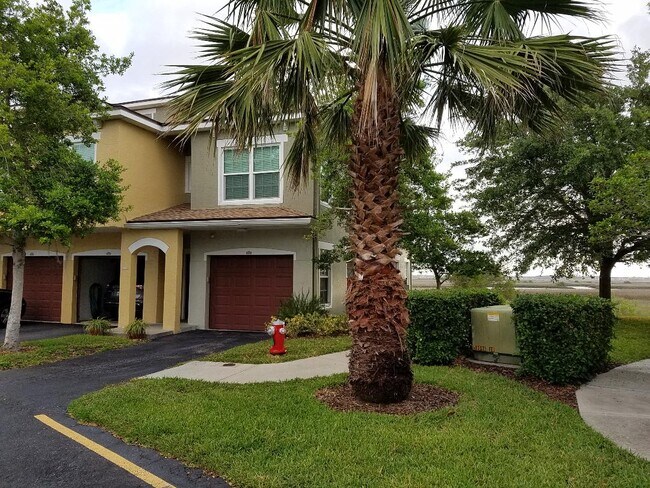 Newly Furnished 3 BR Townhome on one floor above garage - 4020 Grande Vista Blvd