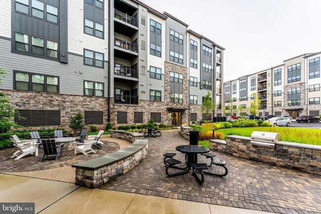 Foto del edificio - 12875 Mosaic Pk Wy