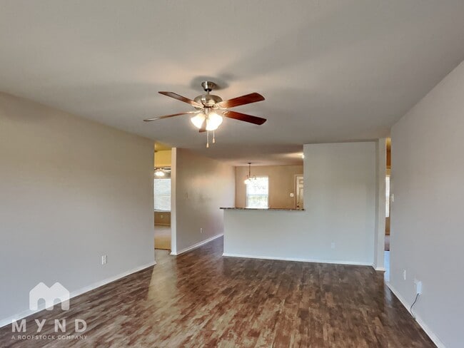 Building Photo - 936 Pinehurst Loop