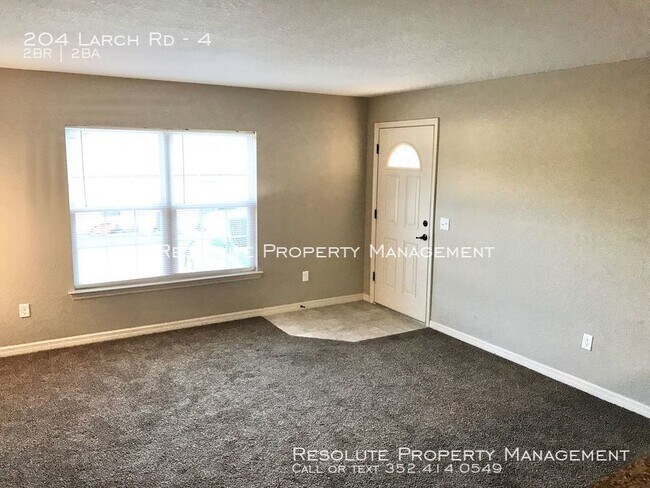 Building Photo - 2 Bedroom, 2 Bath Duplex