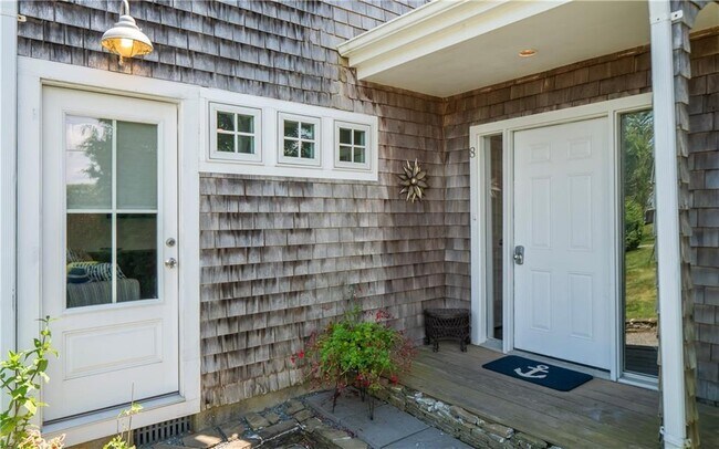 Building Photo - 152 Tuckerman Ave