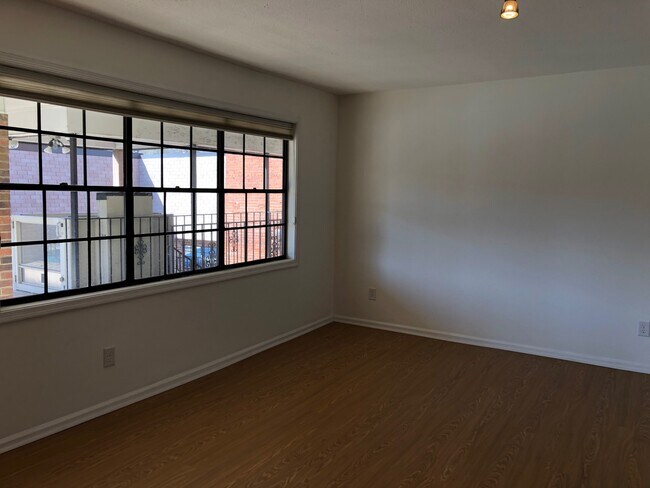Foto del edificio - 807 W Trinity Ave
