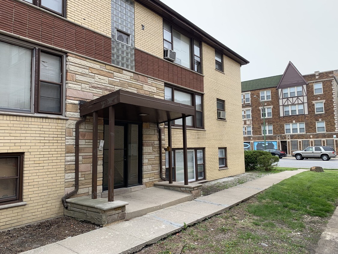ADA access/compatib unit.Nice cozy apartment - 2244 W 111th St