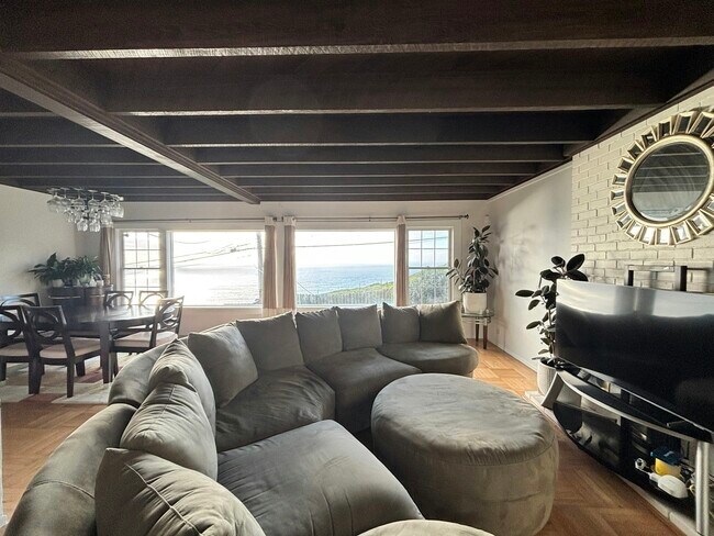 Foto del edificio - 447 Westmoor Ave