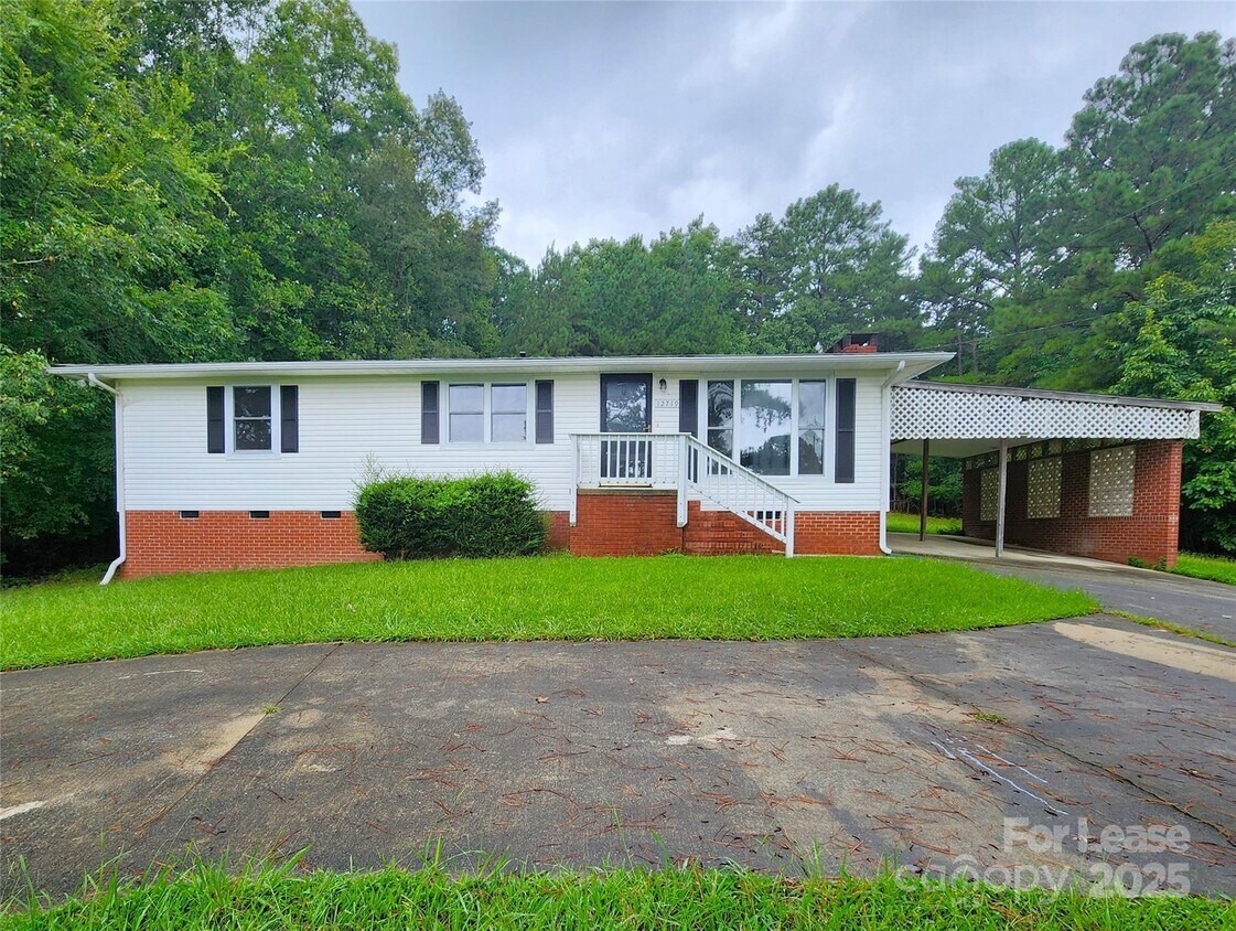 Primary Photo - 12719 Cottonville Rd
