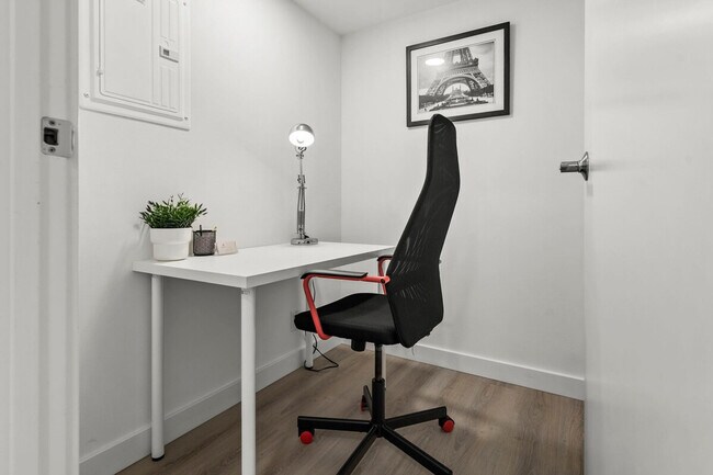 Photo du bâtiment - 455-451 1 Ave NE