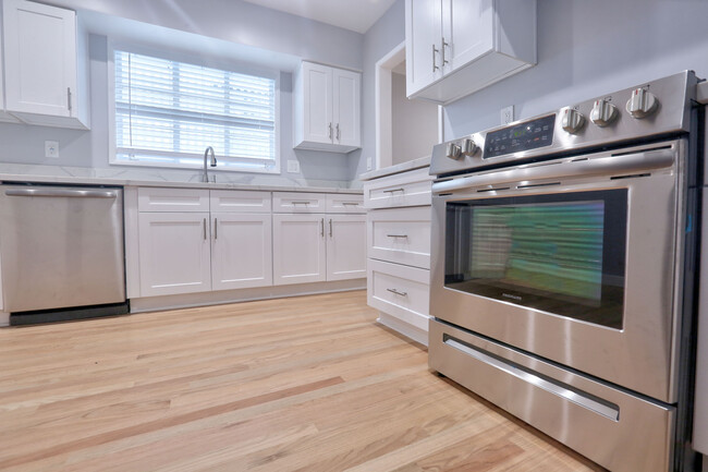 Gorgeous Kitchen - 1249 N Crescent Heights Blvd