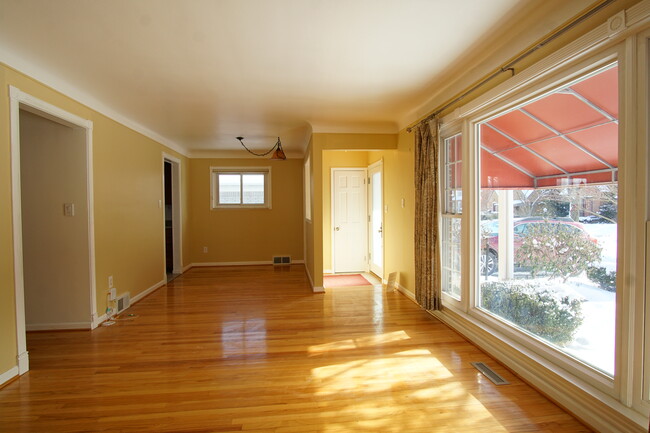 Foyer, Breakfast Nook and Living Room - 1456 Franklin Rd