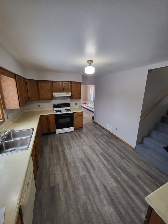 Building Photo - 354 Tompkins St