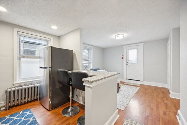 Foto del edificio - 2812 W Girard Ave