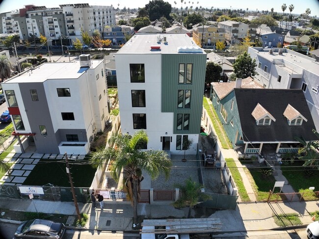 3D Exterior - 1204 W 37th Dr