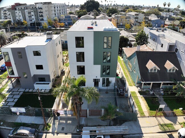 Exterior 3D - 1204 W 37th Dr