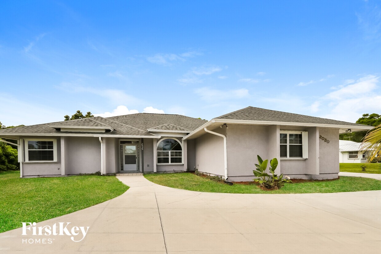 Foto principal - 2050 SE Elmhurst Rd