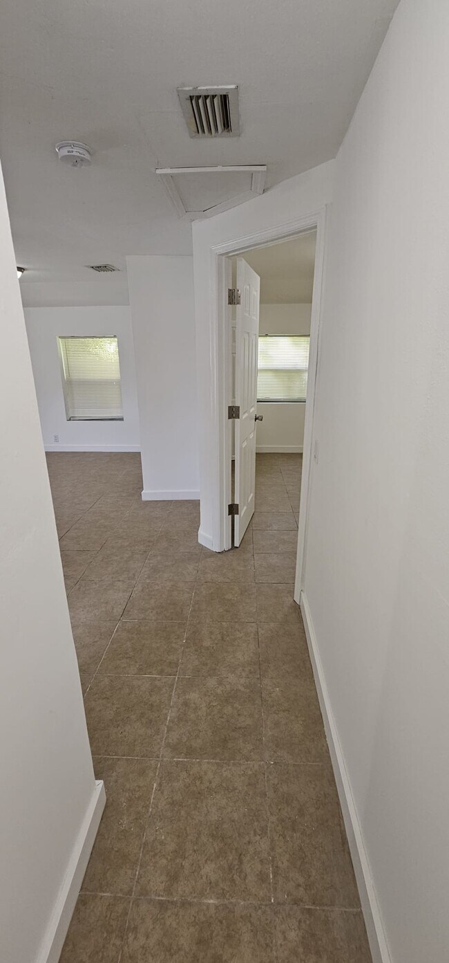 Foto del edificio - 1455 NE 146th St
