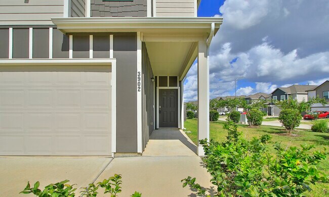 Building Photo - 3902 Deledda Dr