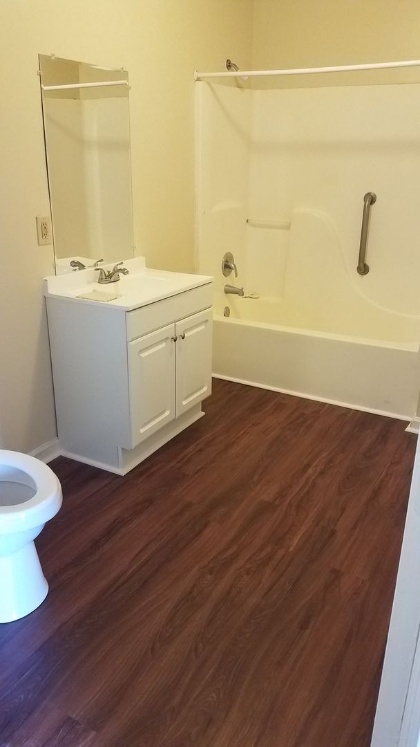Building Photo - One Bedroom , One Bath Apartment For Rent