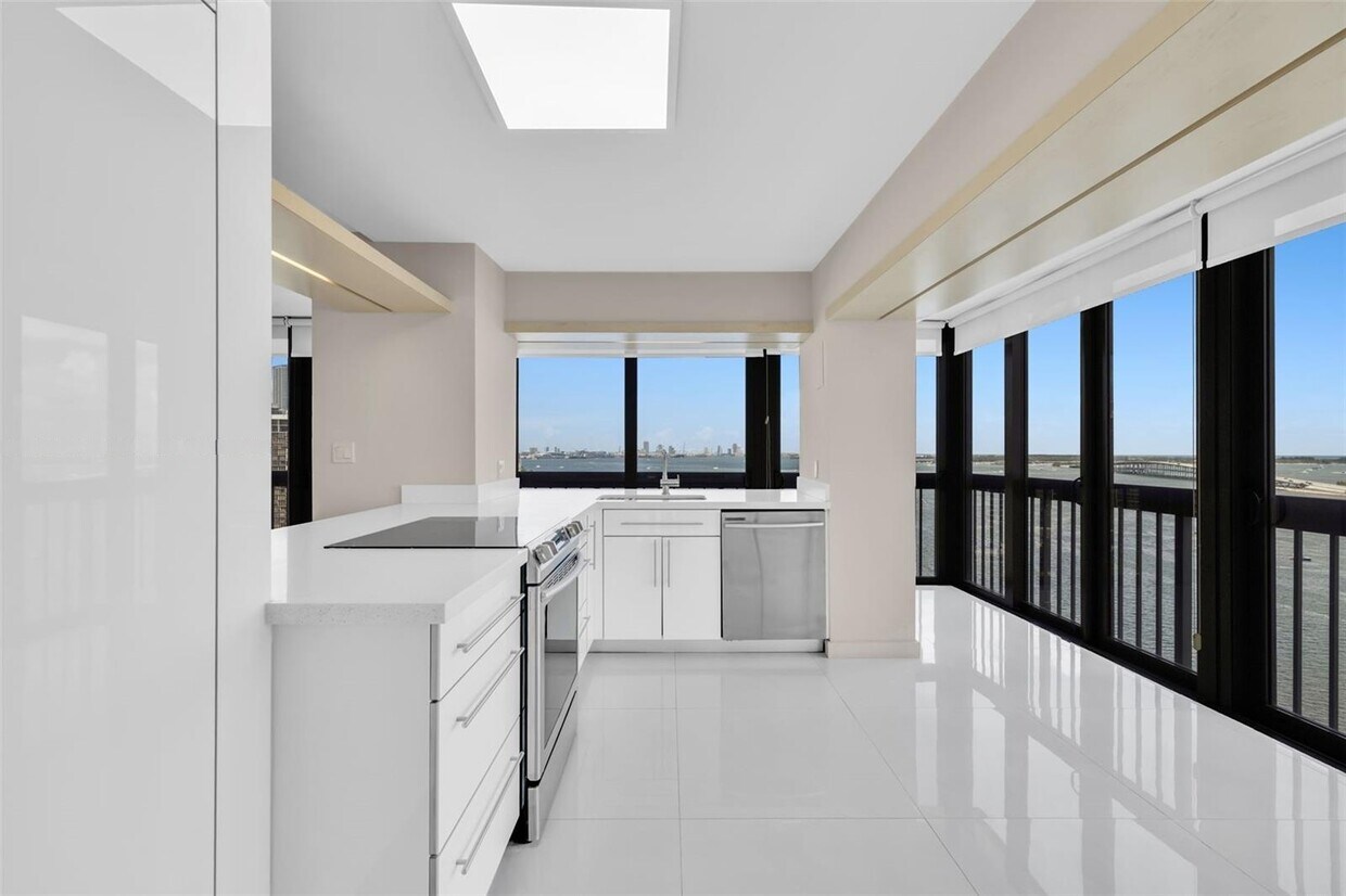 Foto principal - 2333 Brickell Ave