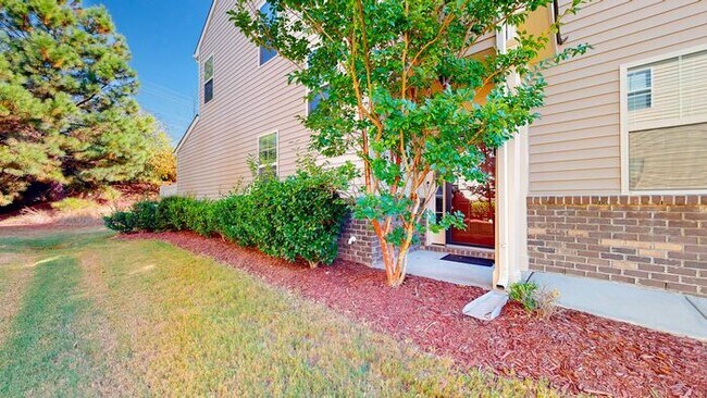 Foto del edificio - Inviting End Townhome with Loft, Granite Kitchen & 2-Car Garage , Near RTP, RDU, I-40 & I-540