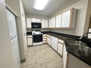 Building Photo - 1308-1332 SW Cheltenham St