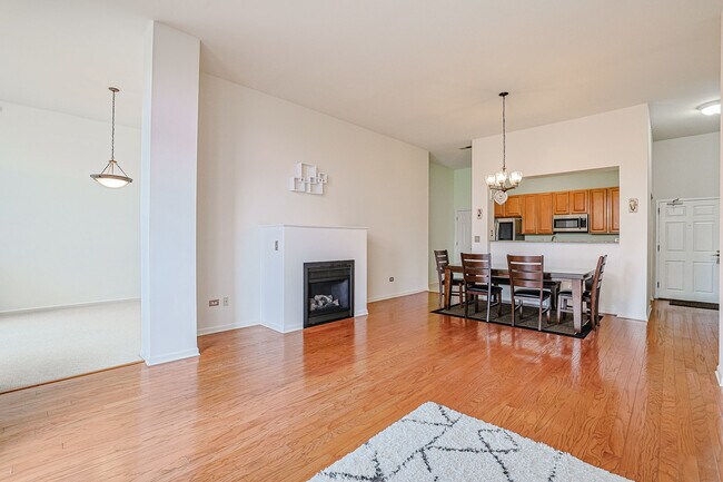 Building Photo - 1739 Tudor Ln